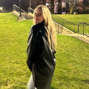 Meet your Posher, Lucie